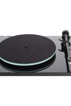 Disponible maintenant - Rega Planar 2 Noir brillant + Nd3